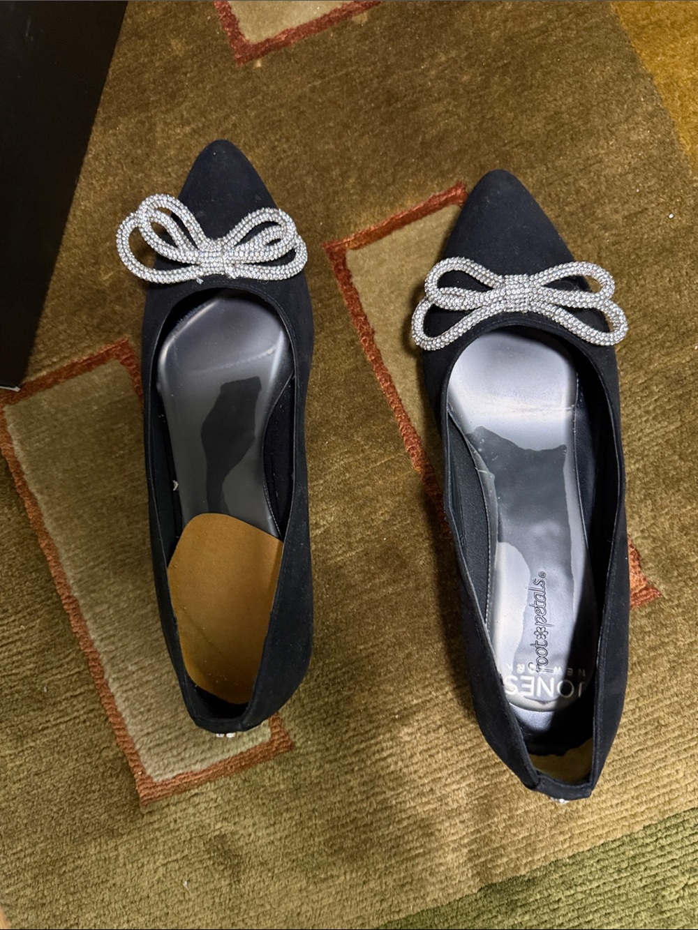 Jones New York Black Pointed Toe Pumps with Crystal Bow Accent - Picture 2 of 4